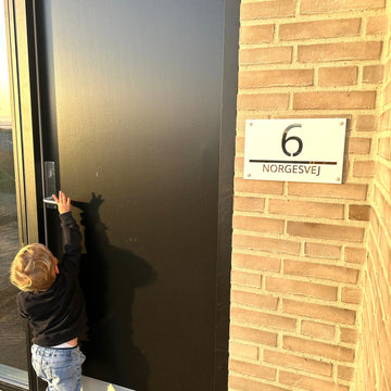 Husnummer – Luksuriøst – Firkantet med personlig tekst