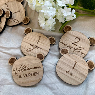 Milepælsskilt - Teddybjørn - 8x9 cm.