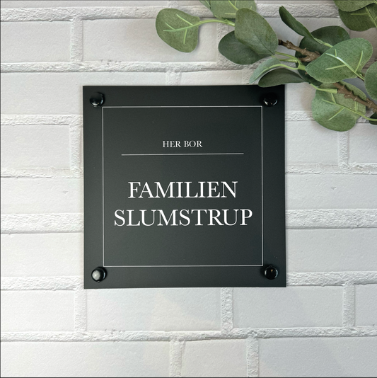 Husskilt – Eget navn – Firkantet design