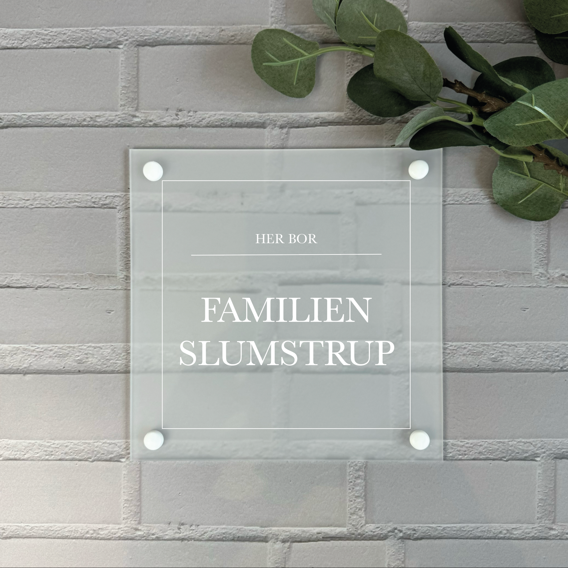Husskilt – Eget navn – Firkantet design